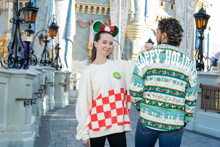 2022 Holidays Merriest Merchandise Preview
