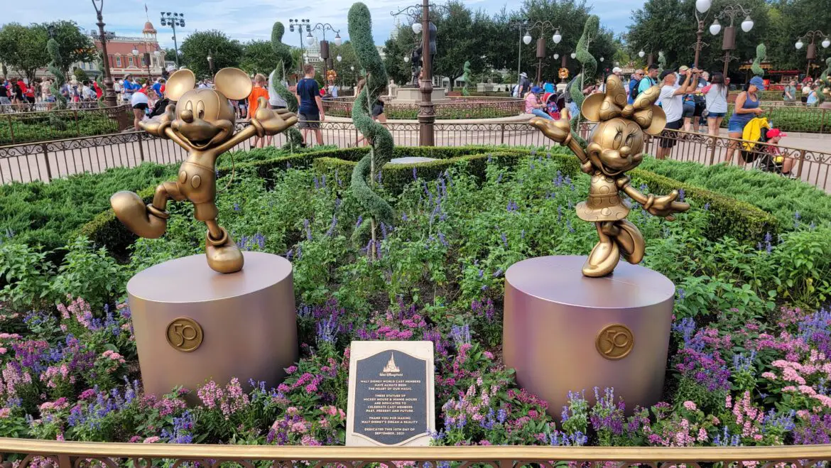See the Fab 6 Disney Character Statues work with Magicband+