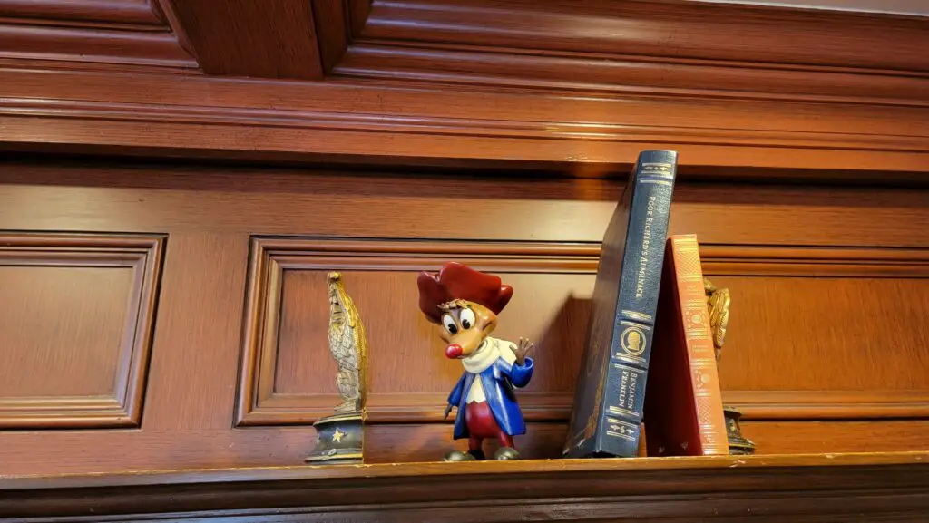 Walt Disney’s “Ben and Me” Character Statue spotted at Liberty Tree Tavern