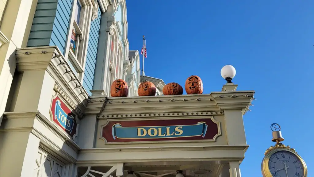 Some Fall Decorations have returned to Disney's Magic Kingdom