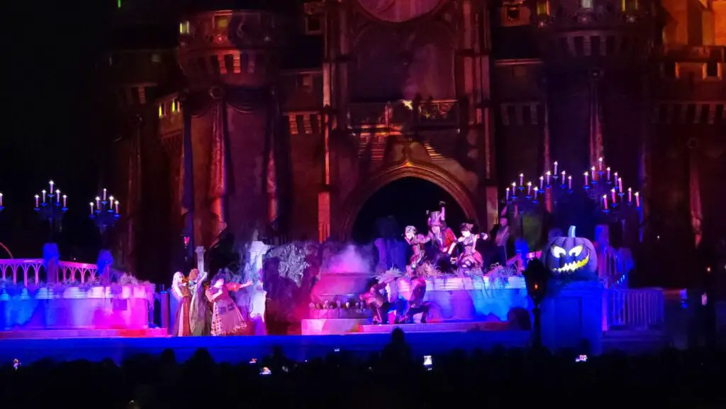 Video: Hocus Pocus Villain Spelltacular from Mickey's Not So Scary Halloween Party