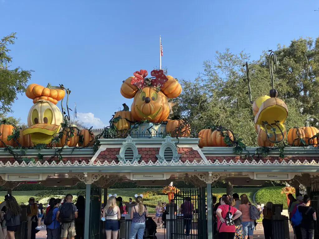 Disneyland & California Adventure are now decorated for Halloween