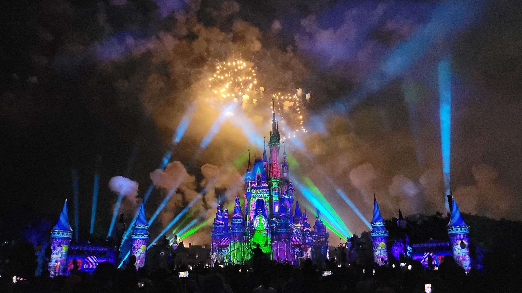 Video: Disney's Not-So-Spooky Spectacular at Mickey's Not-So-Scary ...