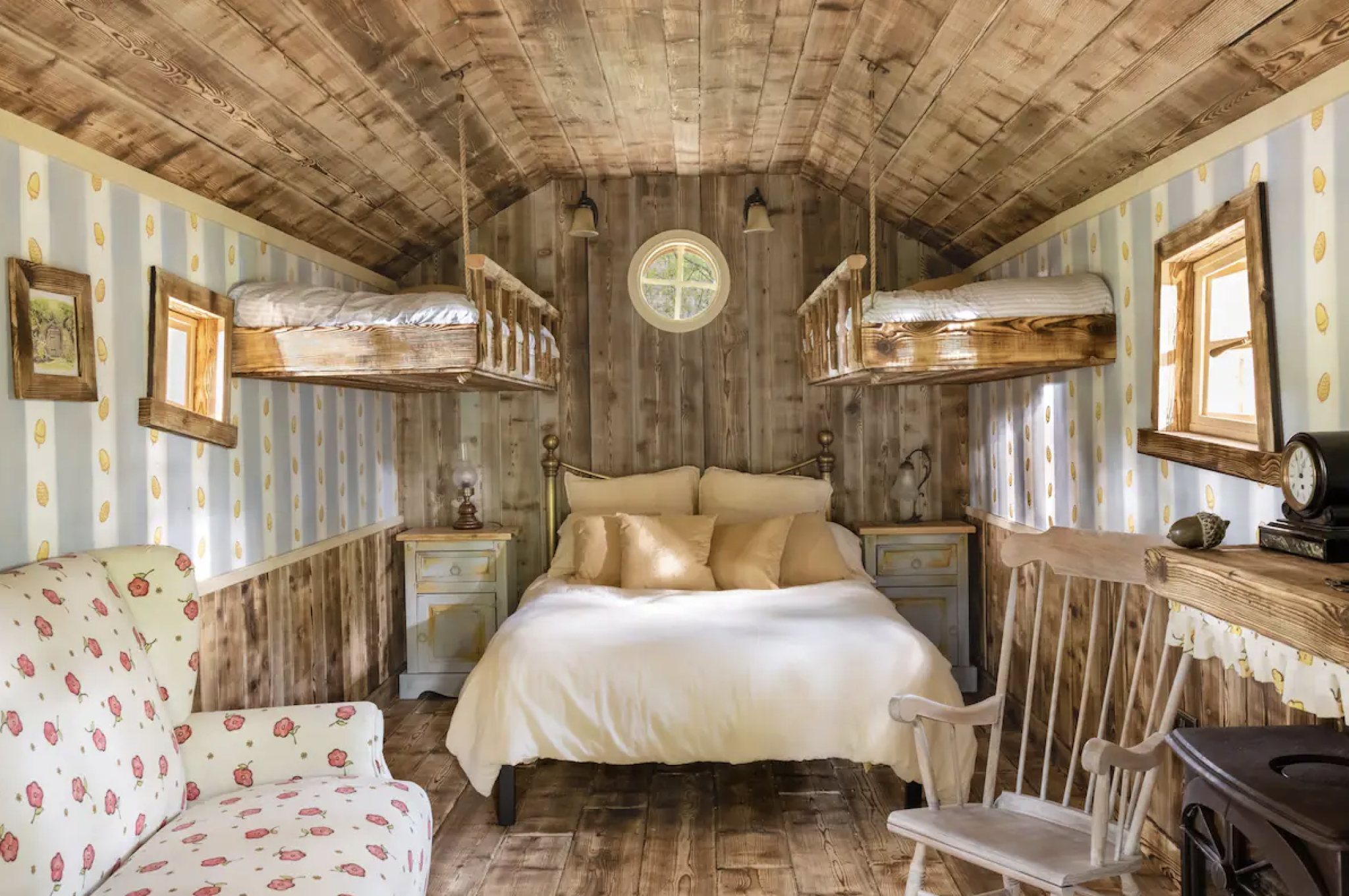 Airbnb Guests Can Stay In Disney's UK 'Winnie The Pooh' Treehouse ...