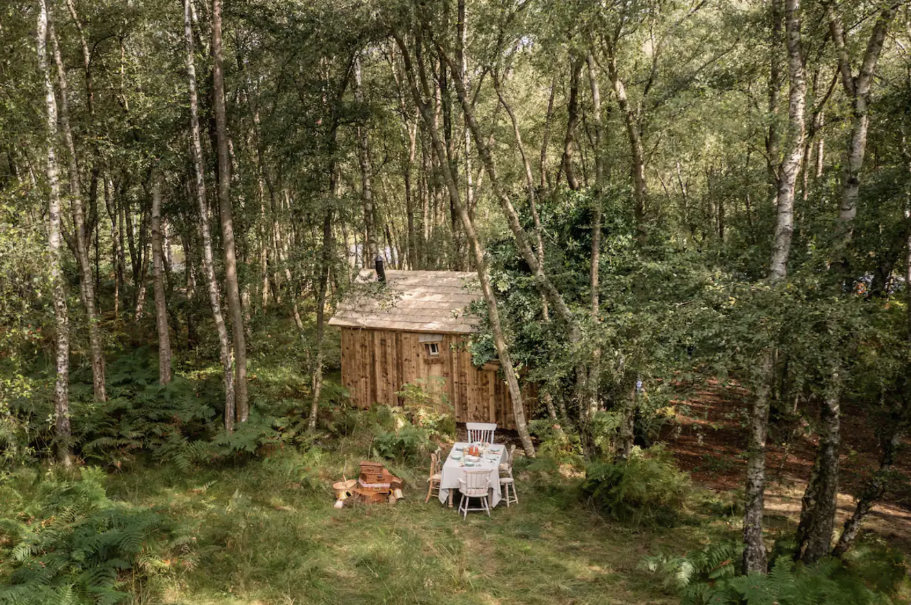 Airbnb Guests Can Stay In Disney's UK 'Winnie The Pooh' Treehouse ...