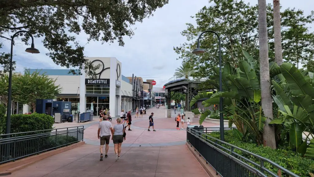 Disney Springs prepares for Hurricane Ian