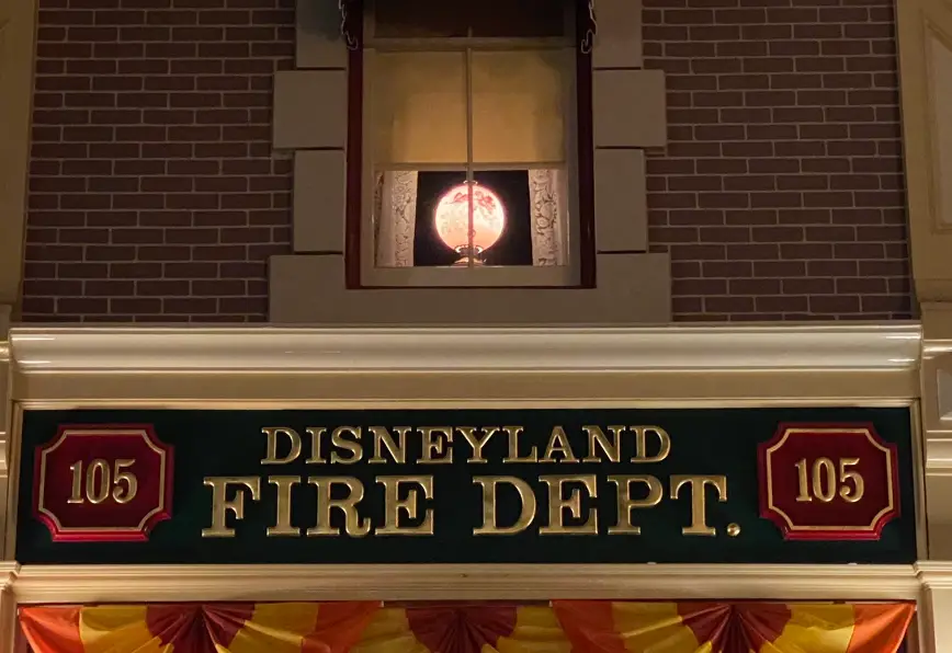 Disney replaces Iconic Walt's Apartment Lamp in Disneyland