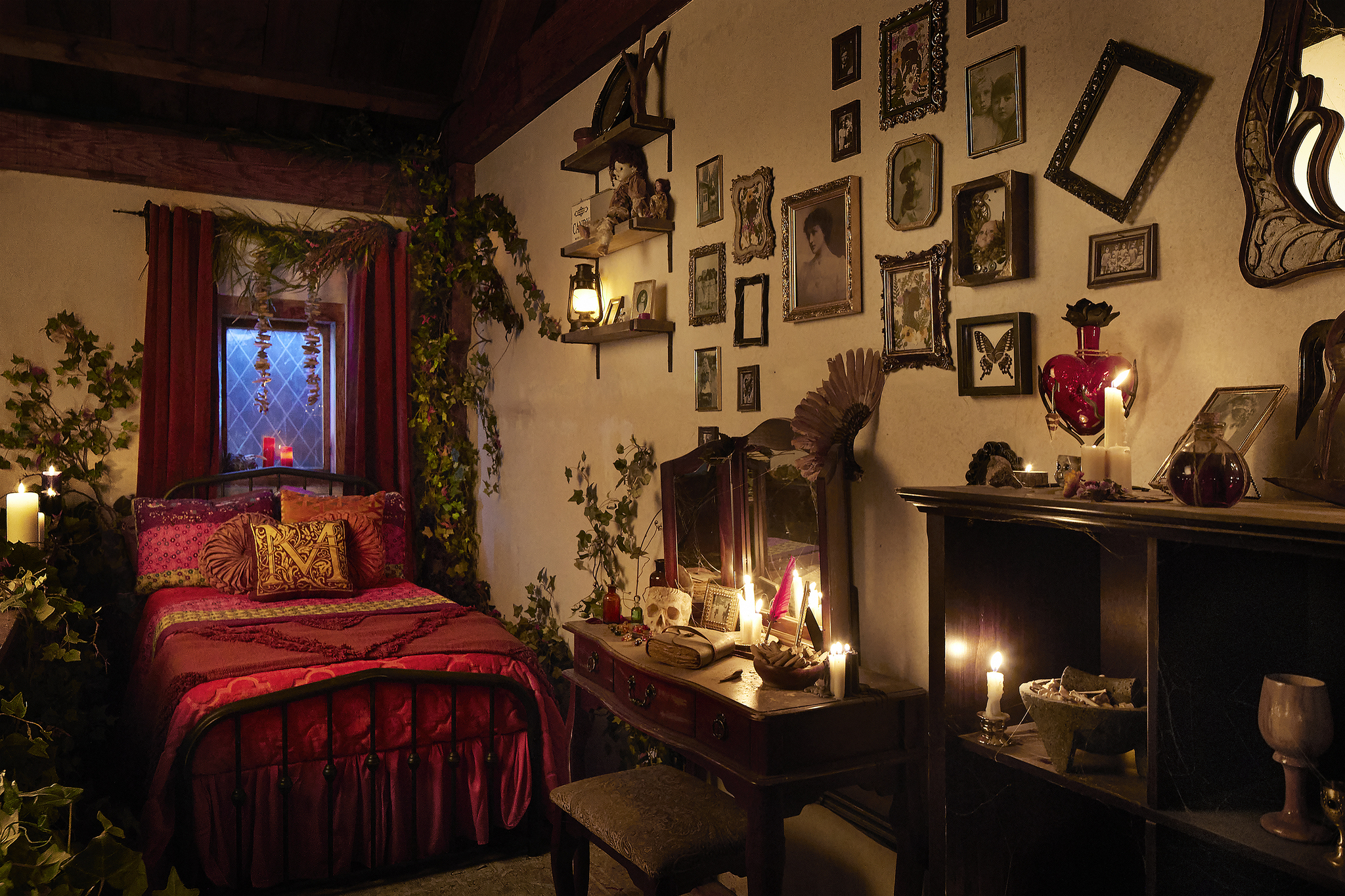 Airbnb Offering Limited-Time Sanderson Sisters Cottage Stay for 'Hocus Pocus' Fans