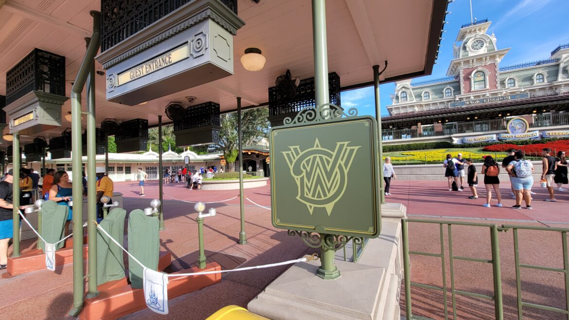 Mysterious Sign shows up at the Entrance of the Magic Kingdom