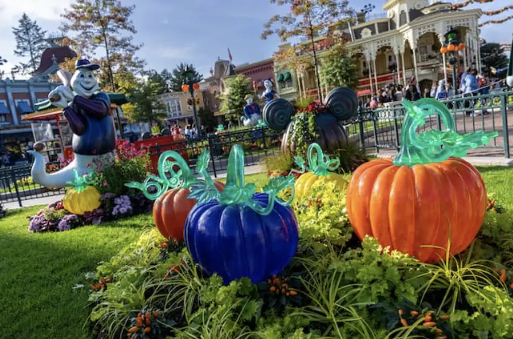 Disneyland Paris Welcomes Return of Mickey’s Halloween Celebration