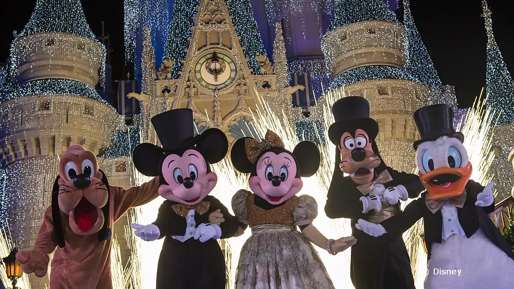 New Years Eve Theme Park Hours are now available for all 4 Disney World Theme Parks