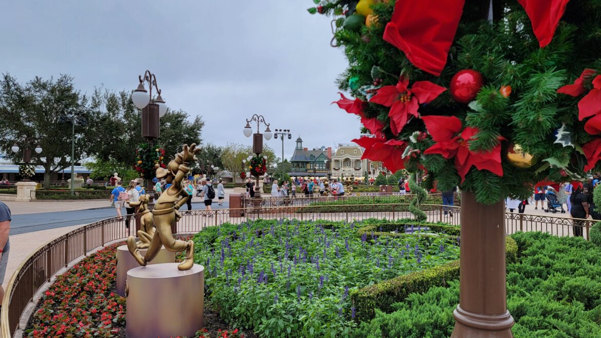 Disney World 50th Statues Now have Holiday Sayings