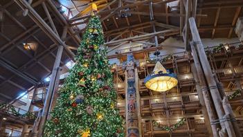 PHOTOS: Massive Six-Story Christmas Tree & Other Decor Returns to Disney's  Wilderness Lodge - WDW News Today
