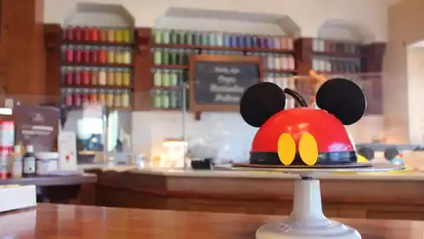 Cake Decorating Experience Returns to Amorette’s in Disney Springs