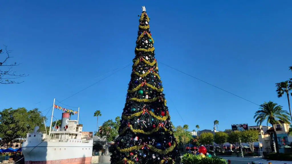 Christmas-Tree-Hollywood-Studios