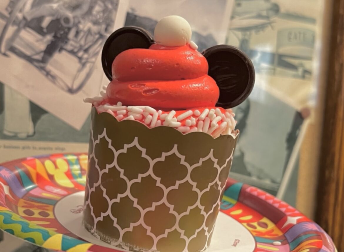 Santa Mickey Mouse Cupcake is a perfect Holiday Treat