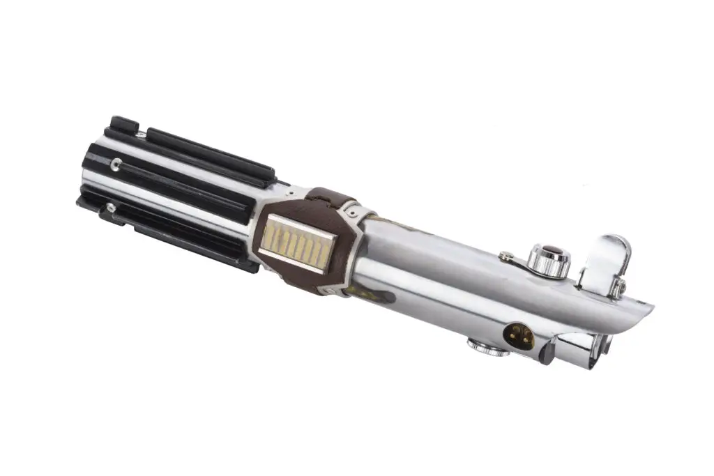 Skywalker-Lightsaber-Hilt-from-Star-Wars-The-Rise-of-Skywalker-2019-used-by-Daisy-Ridley-©Disney