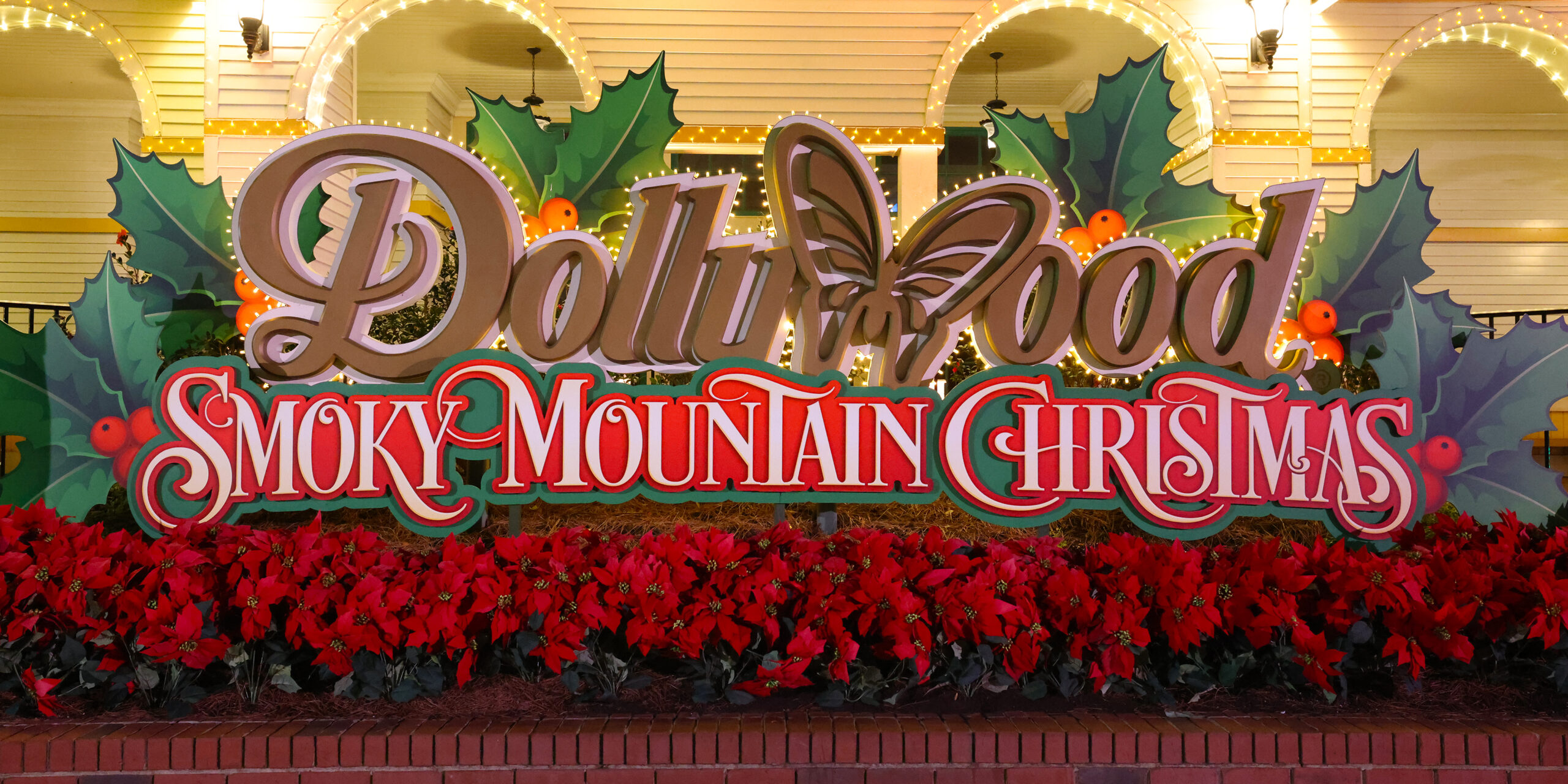 Dollywood’s Smoky Mountain Christmas Returns November 5th with 6 Million Lights Chip and Company