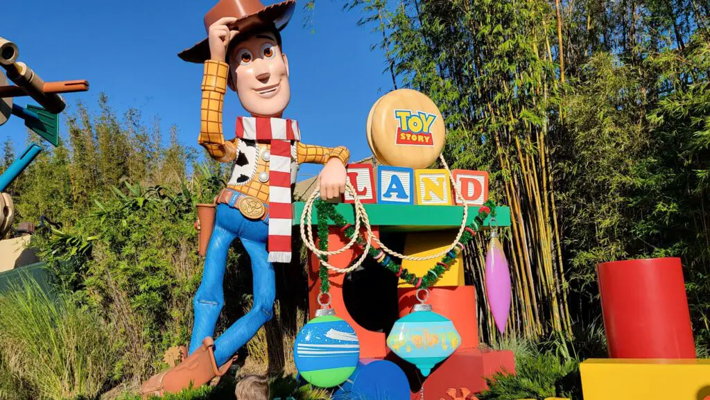 Toy-Story-Land-Holiday-1