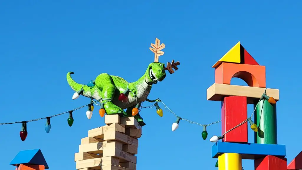Toy-Story-Land-Holiday-3