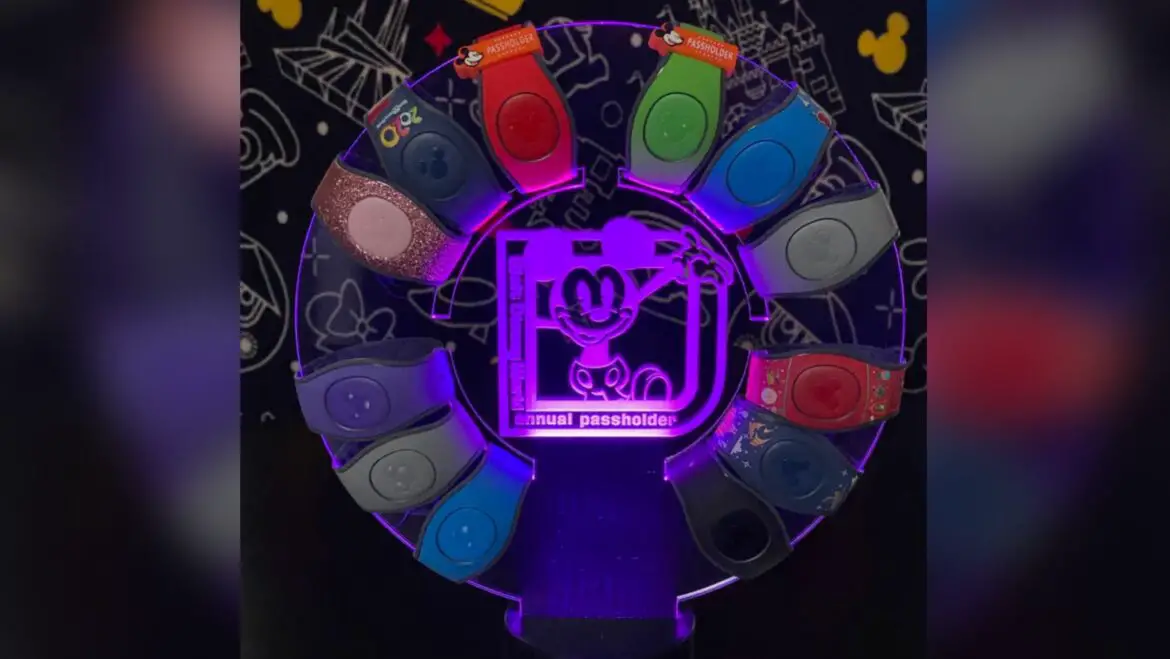 Light Up Disney World MagicBand Holder To Display Your Collection!