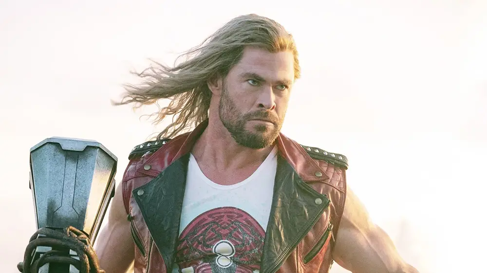 Chris Hemsworth Wins People’s Choice Award for Male Movie Star of 2022
