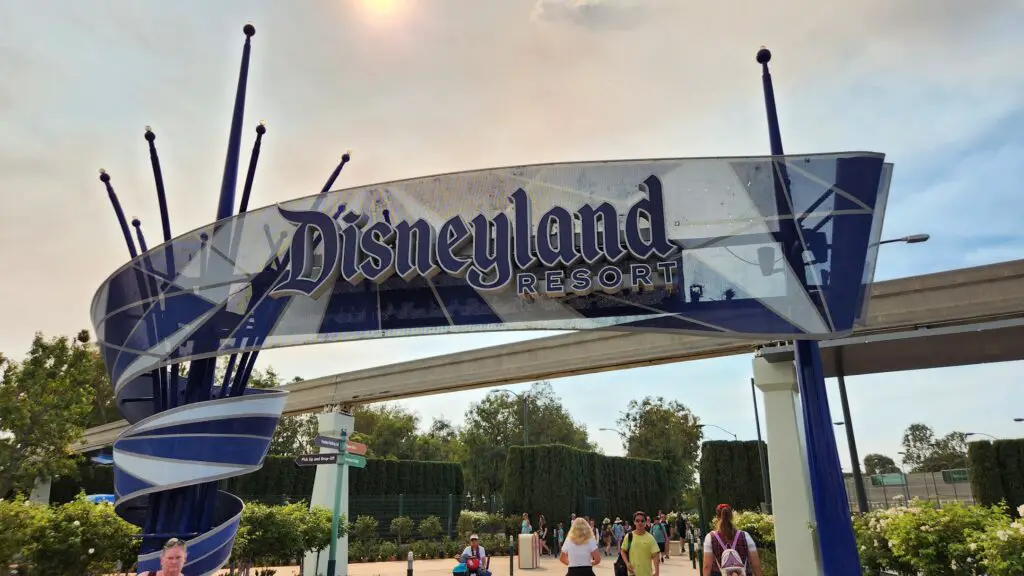 Disneyland-Resort-Sign