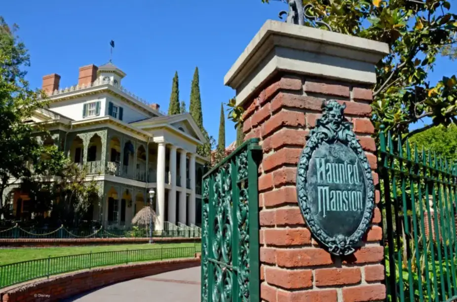 Haunted Mansion In Disneyland Now Closed For Refurbishment | Chip And ...