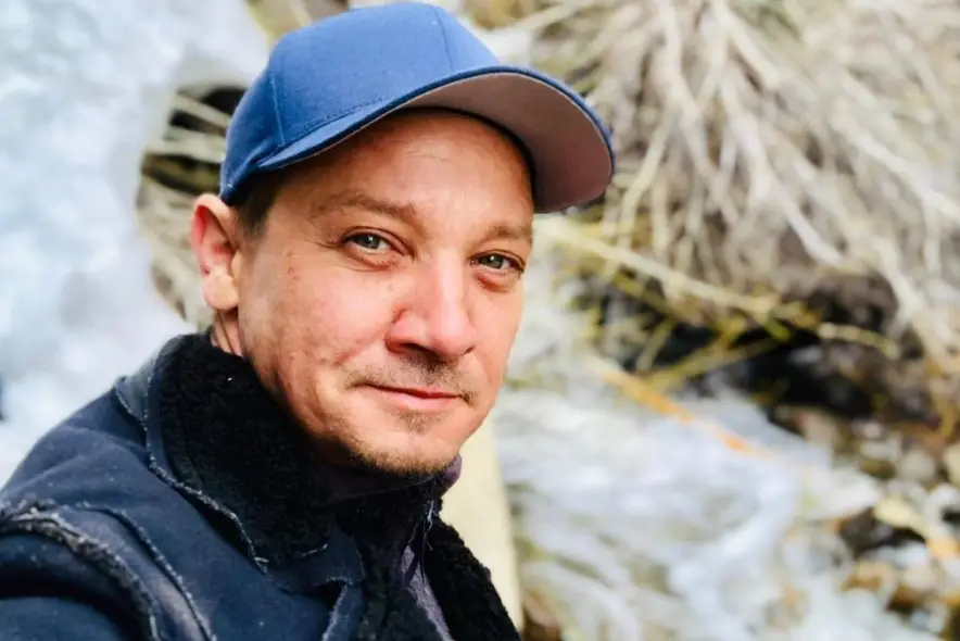 Jeremy Renner Released From Hospital and is Back Home with his Family
