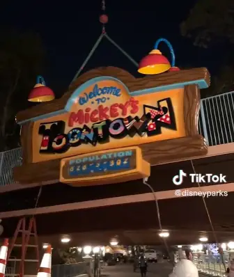 Mickey's Toontown Sign Returns to Disneyland | Chip and Company