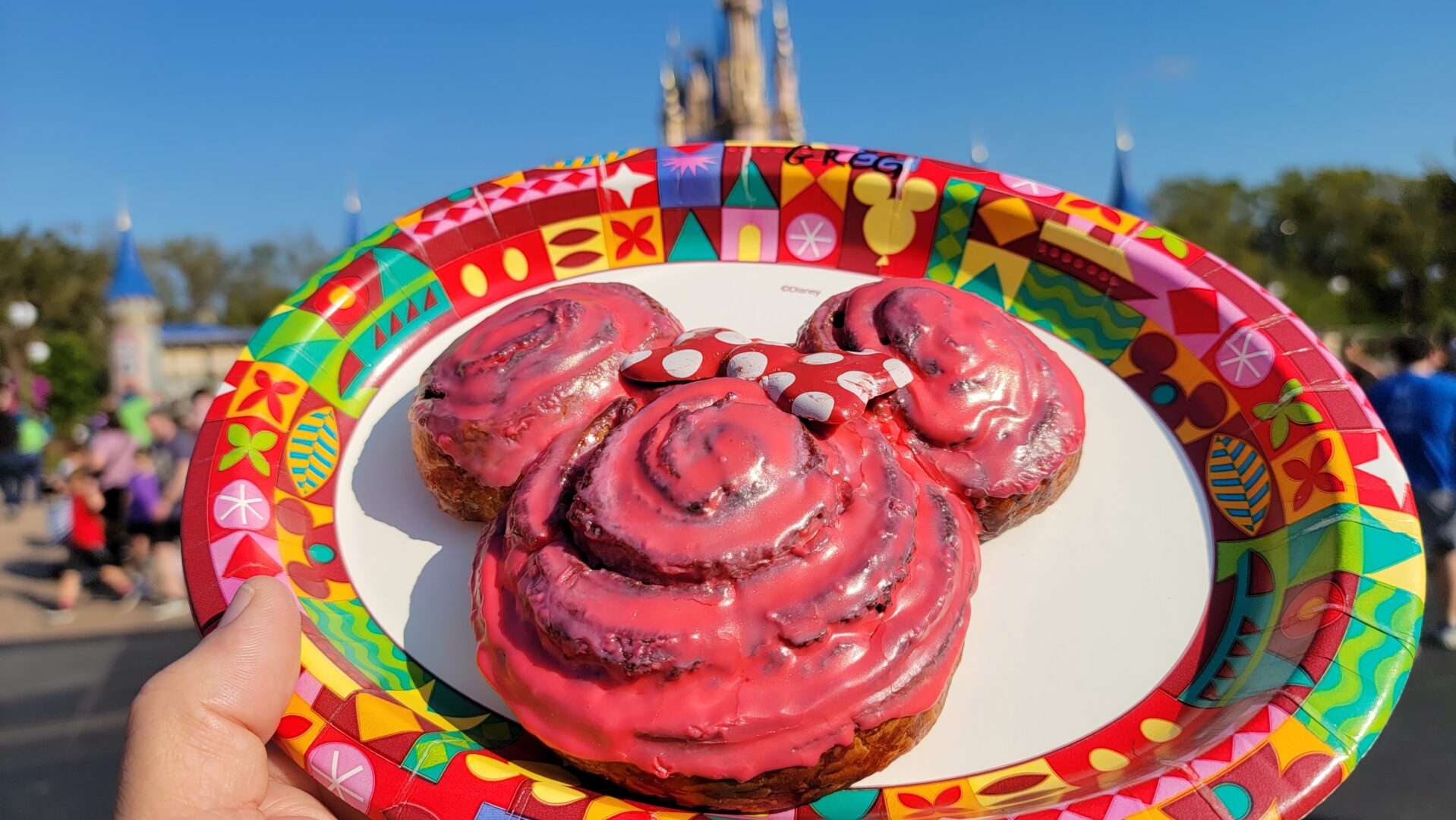 Pink Minnie-Shaped Cinnamon Roll Now Available for a Limited Time at the Magic Kingdom