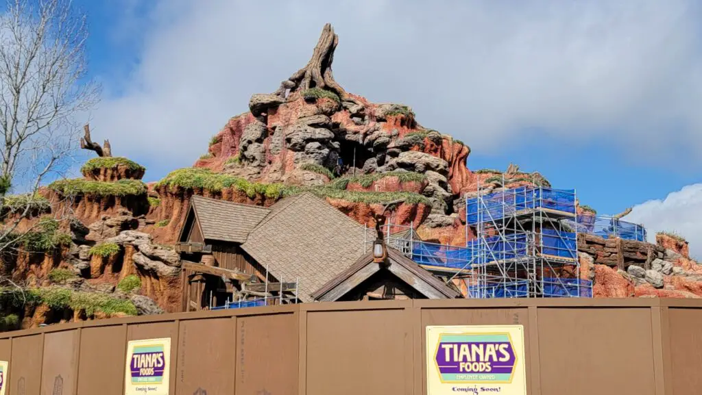 All Splash Mountain Signs are Now Gone from the Magic Kingdom