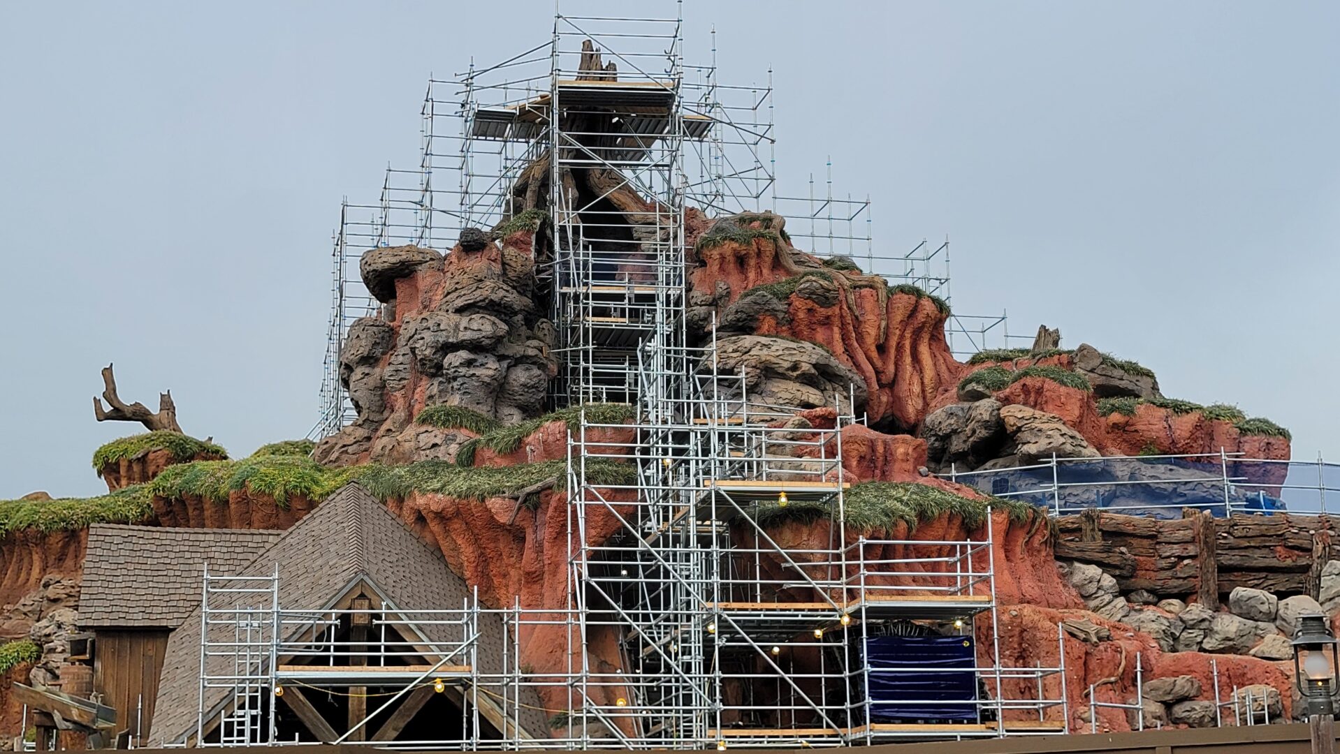 The Final Traces of Br’er Rabbit Almost Gone at Splash Mountain