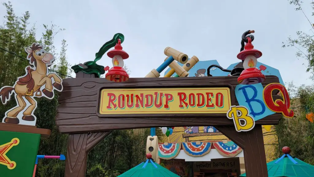 Sign-Installed-and-Look-Inside-Roundup-Rodeo-BBQ-in-Hollywood-Studios