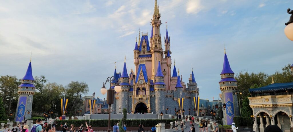 Disney News Highlights: Harmonious and Enchantment End, Magician Mickey ...