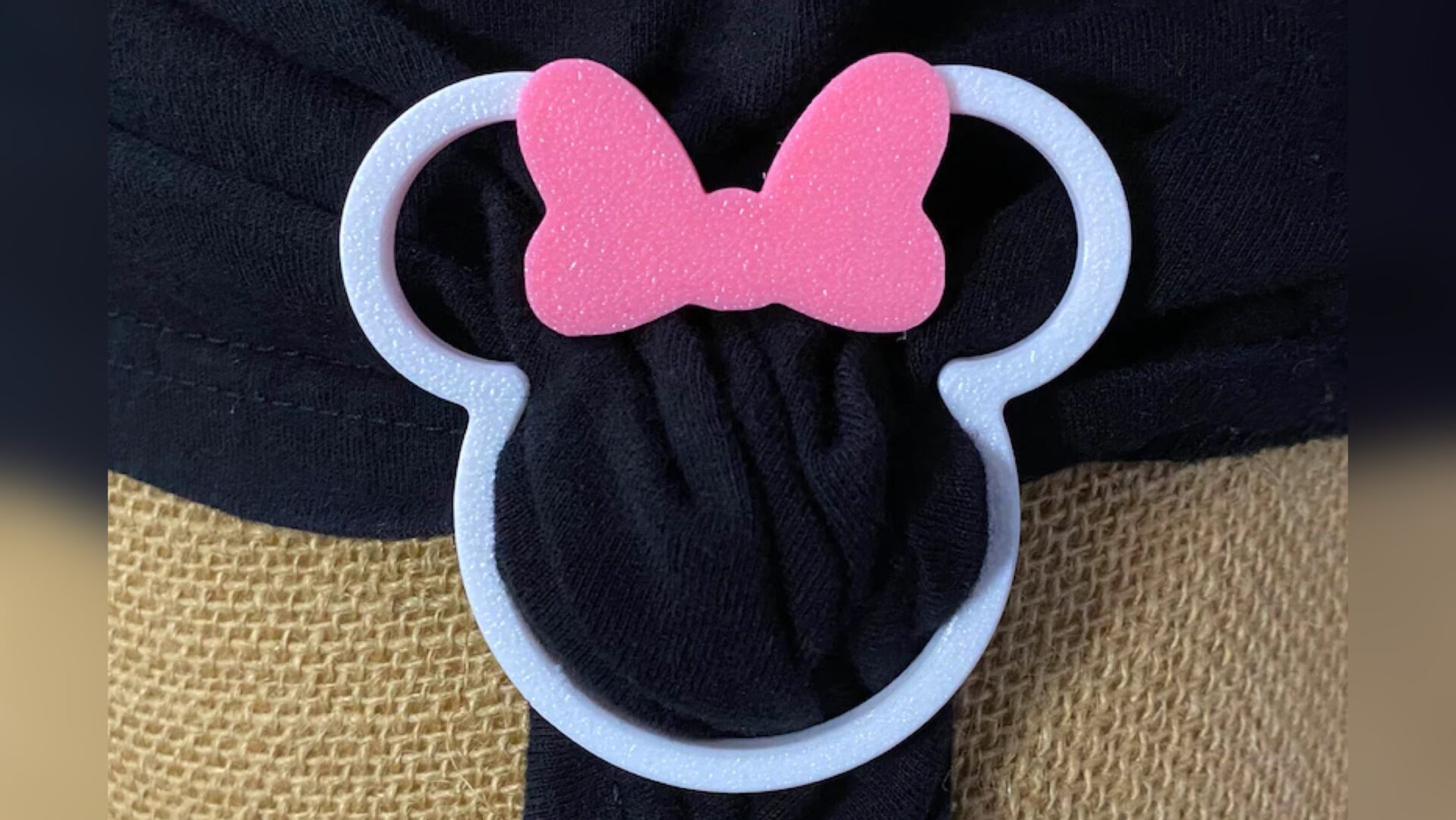 Adorable Minnie Mouse Shirt Clip To Add Magic To Your Style!