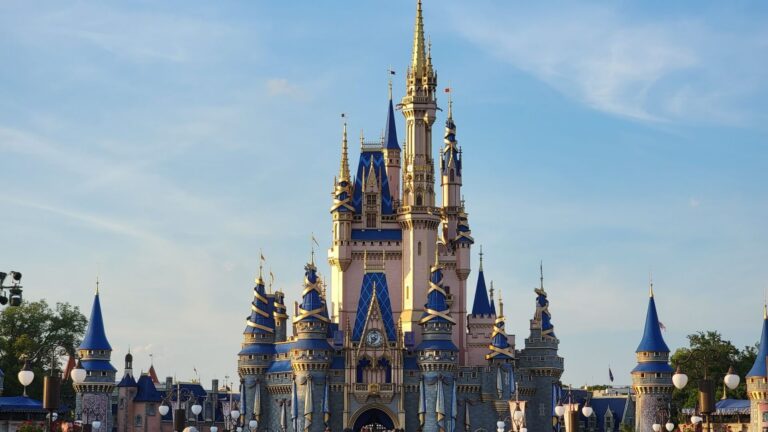 Look at Cinderella Castle Without the 50th Anniversary Decorations ...