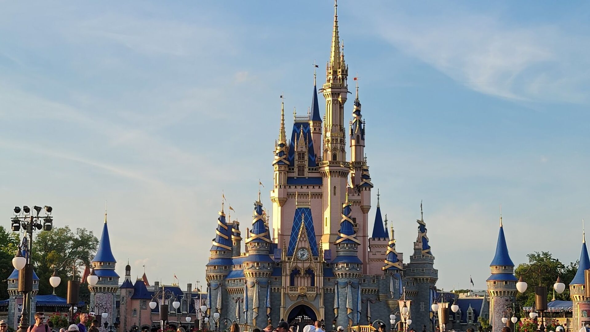 Look at Cinderella Castle Without the 50th Anniversary Decorations ...