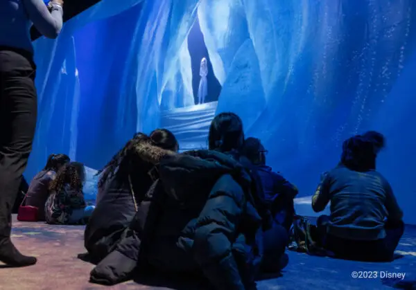 Immersive-Disney-Animation_Frozen_Photo-Credit_-Lighthouse-Immersive-2