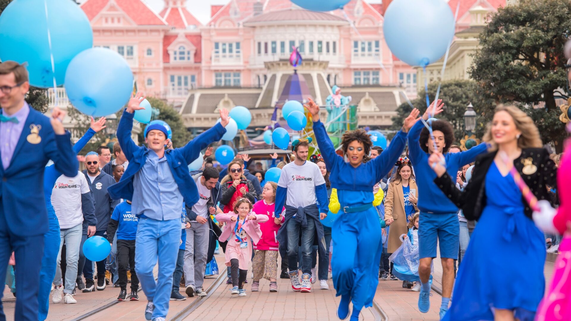 Disneyland Paris and Make-A-Wish celebrate 150,000 Disney Wishes With Wish Weekend and a Surprise Visit with Chris Pratt and Zoe Saldaña