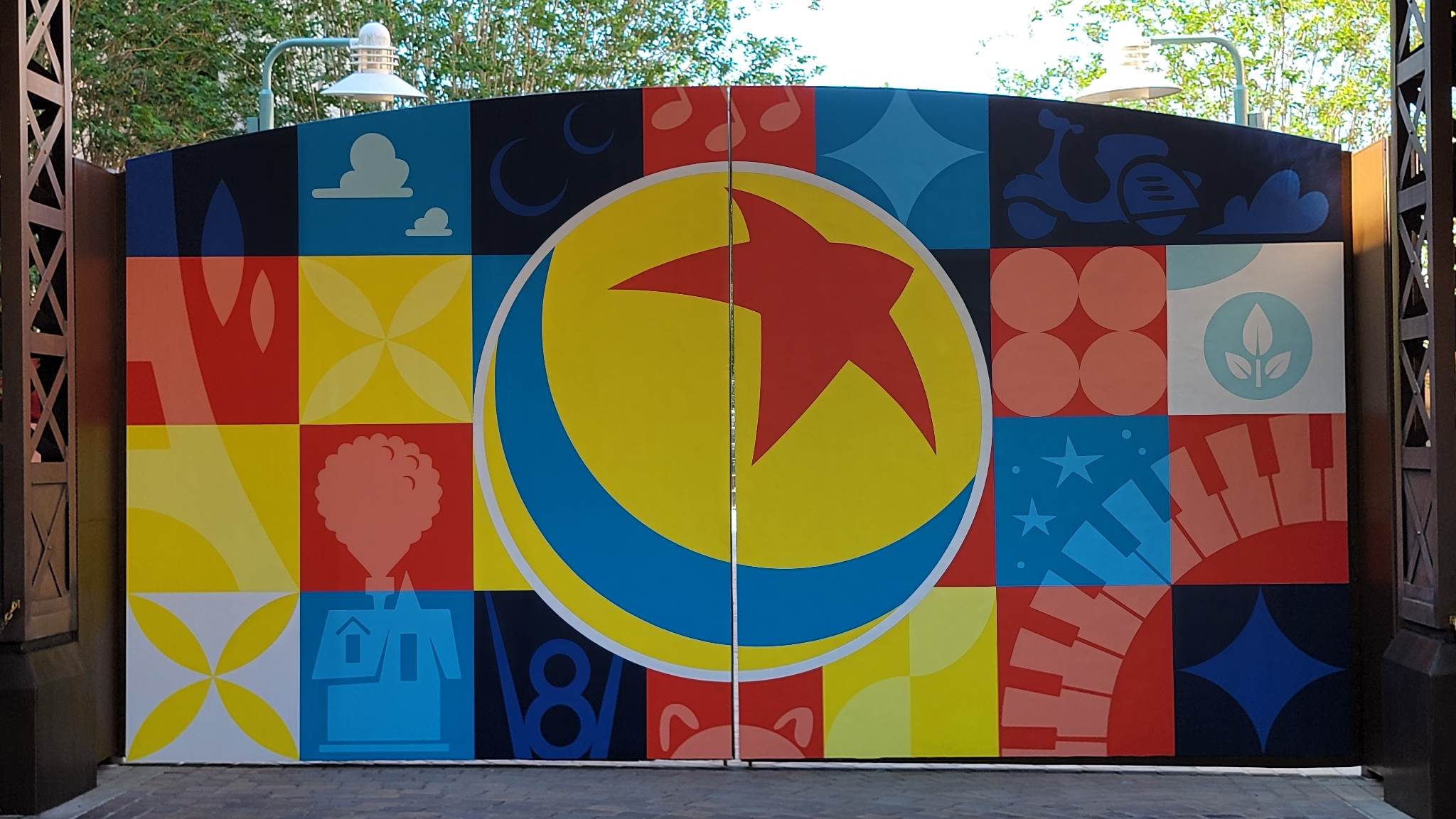 Pixar Place Reopens with Edna Mode Experience and Character Meet & Greets at Disney’s Hollywood Studios