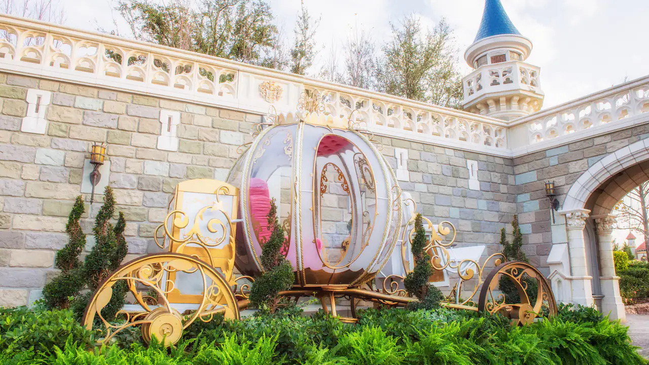 Cinderella’s Carriage Photo Op Returns to the Magic Kingdom