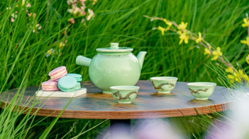 https://chipandco.com/wp-content/uploads/2023/07/tea-set-1024x574.png?ezimgfmt=rs:352x197/rscb3/ngcb3/notWebP