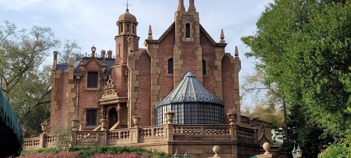 Haunted Mansion Closed as Disney Begins Hatbox Ghost Installation