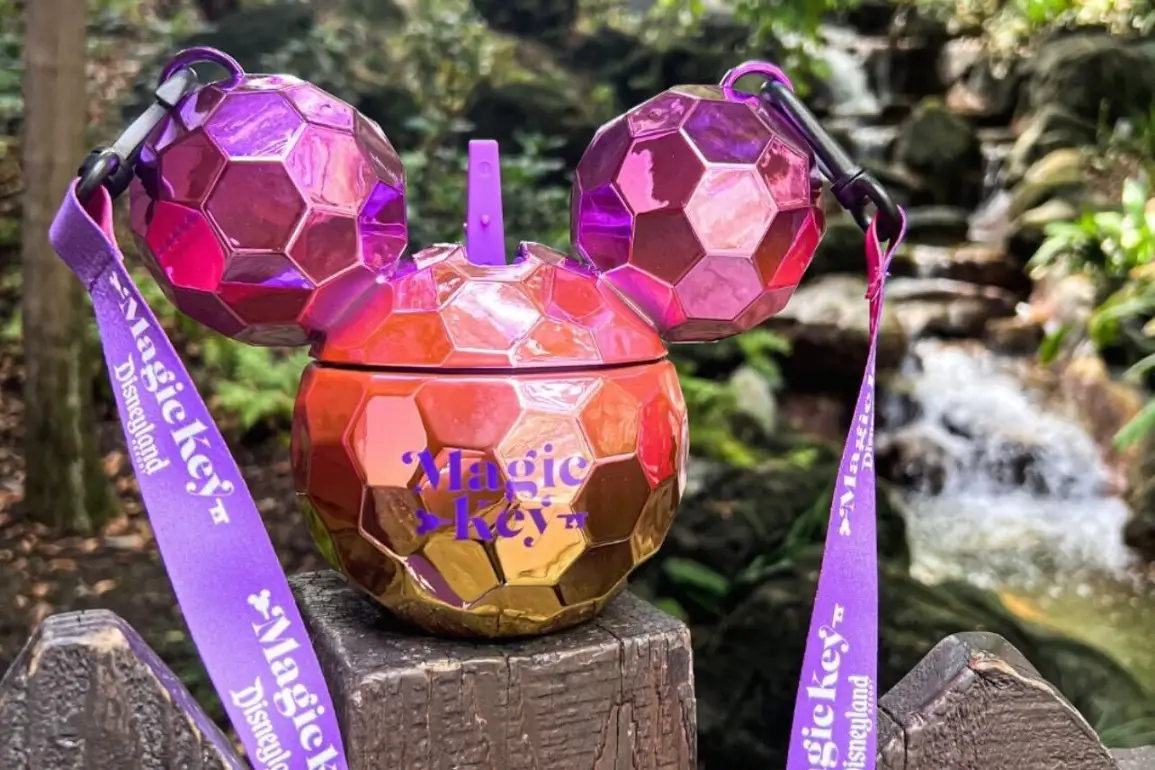 Exclusive Magic Key Holder Mirrored Mickey-Shaped Sipper Coming to Disneyland