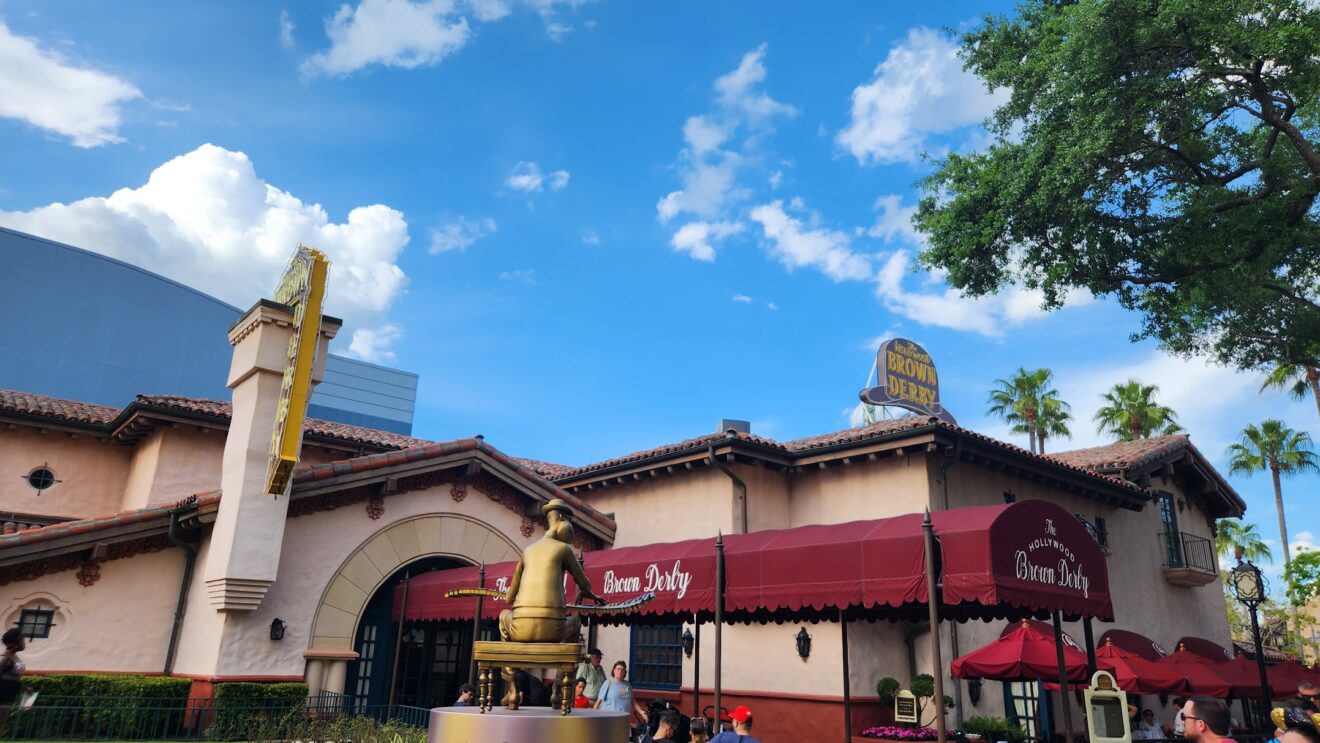 Disney World & Disneyland To Roll Out New Dining Reservation