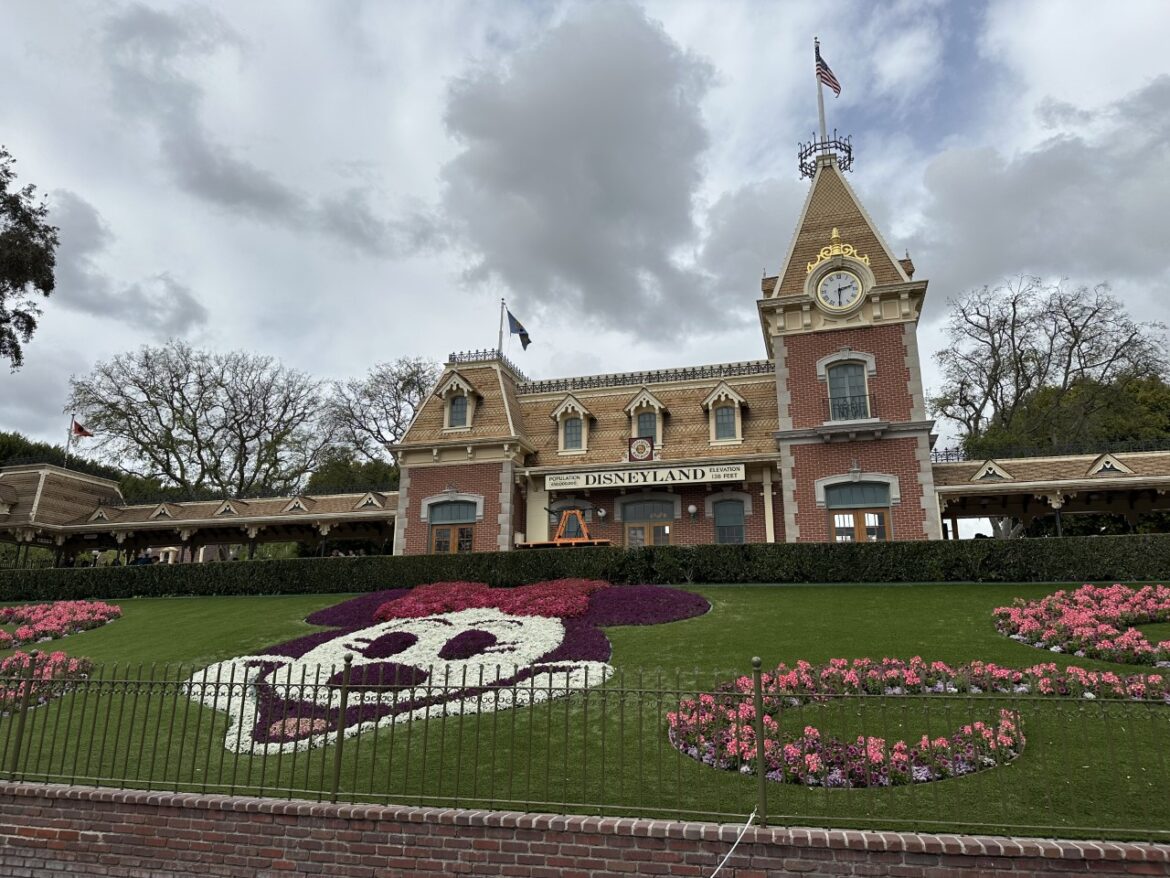 Disneyland Resort Changing Early Entry Policy For Hotel Guests Starting   Disneyland Railroad 1170x878 