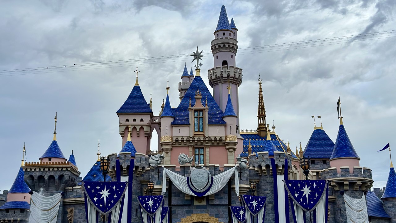 Disneyland Resort Changing Early Entry Policy For Hotel Guests Starting   Sleeping Beauty Castle 