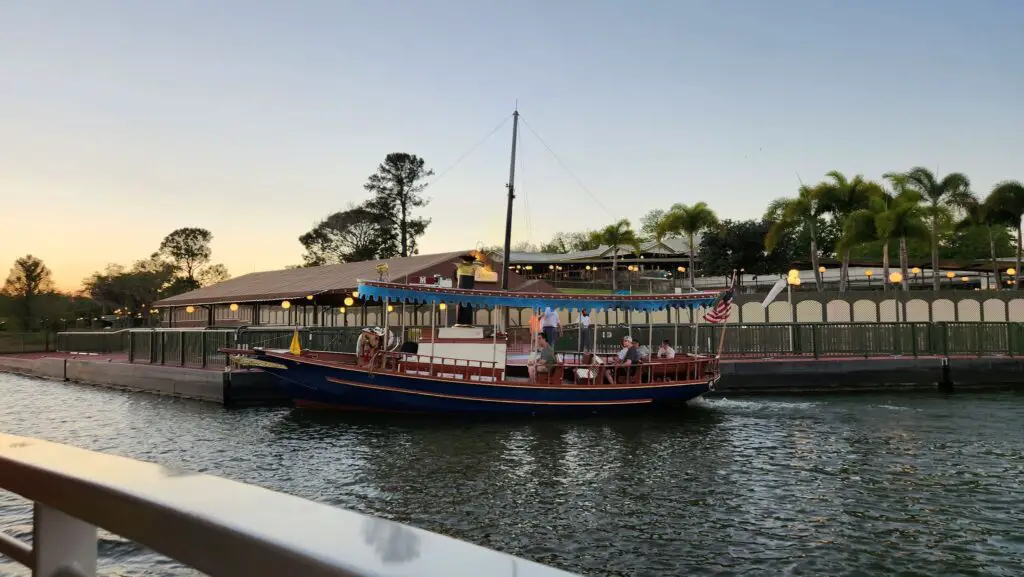 Magic-Kingdom-Resort-Boat-Transportation-cover