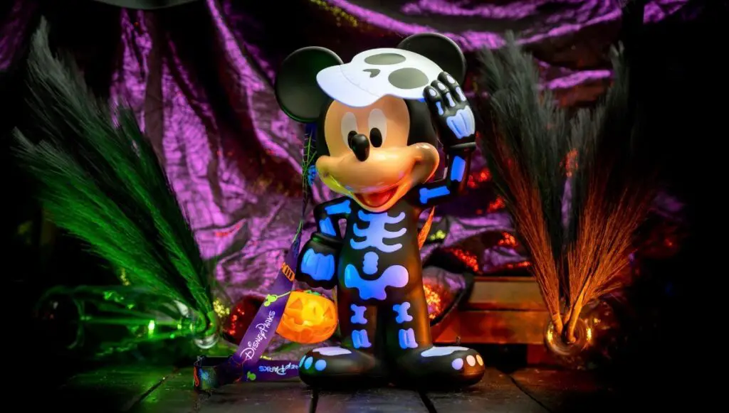 Skeleton-Mickey-Popcorn-Bucket